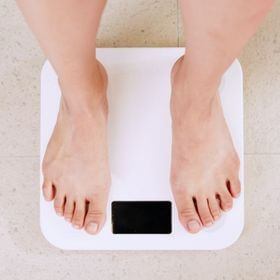 weight check on weighing scale